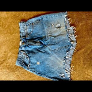 Selling hardly used clothing . Jeans from brand names like Zara